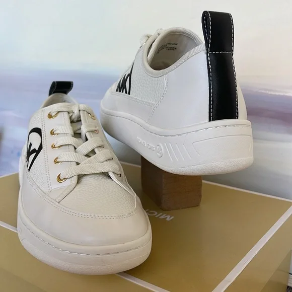 MICHAEL KORS SHEA LACE UP
FAUX LEATHER
49R4SHFS1L
Fashion Sneakers - Picture 6 of 16